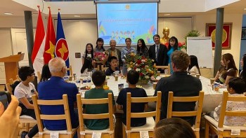 Khai giảng lớp tiếng Việt năm 2021 dành cho con em kiều bào và những chàng rể Hà Lan