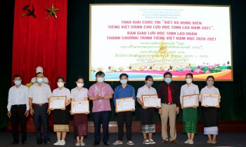 Lưu học sinh Lào Natsa Douangpanya giành giải nhất cuộc thi hùng biện tiếng Việt tại Quảng Nam