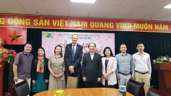 undp va bo lao dong thuong binh va xa hoi trao doi phuong an ho tro nan nhan bom min nguoi khuyet tat