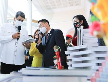 gioi thieu lich su ban sac van hoa viet nam den ban be venezuela tai hoi cho sach quoc te