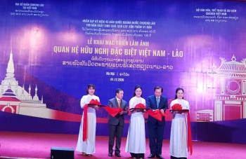 100 bức ảnh về quan hệ hữu nghị đặc biệt Việt Nam- Lào