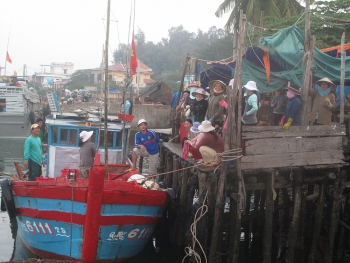 500 gio cung ngu dan tren bien bai cuoi mung tui ngay ve