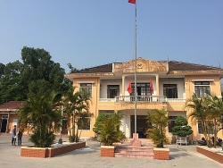 nhieu can bo o hue dong loat xin nghi viec vi luong thap va bi ap luc