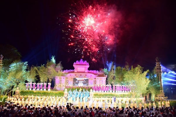 Ấn tượng “Tinh hoa nghề Việt” trong đêm khai mạc Festival nghề truyền thống Huế