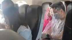 hanh khach boc kin nguoi vi so nhiem virus corona