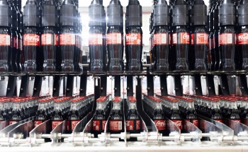 Từ ngày 25/4, người tiêu dùng Hồng Kông được thưởng thức Coca Cola trong chai thủy tinh có thiết kế mới