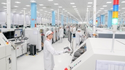 vinsmart hop tac voi pininfarina thiet ke dien thoai thong minh the he moi