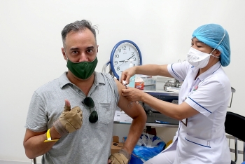 Tiêm vaccine ngừa COVID-19 cho hơn 1.000 cán bộ nhân viên tổ chức PCPNN tại Việt Nam