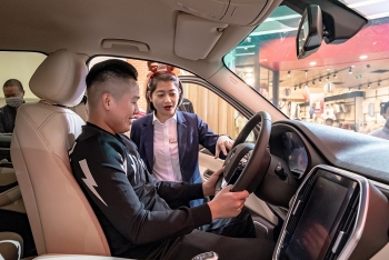 vinfast khai truong showroom 3s moi tai vincom mega mall ocean park