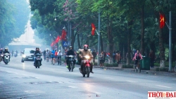 pho di bo ha noi ron rang khong khi tet trong sang ngay dau tien buoc vao thap nien moi