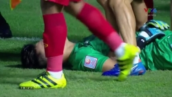 Video: Cản phá cầu thủ U23 UAE, thủ môn Bùi Tiến Dũng nằm sân đau đớn