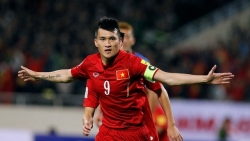 Công Vinh đại diện Việt Nam thi đấu cùng các huyền thoại bóng đá quốc tế