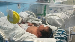 Vừa chào đời được 30 tiếng, bé sơ sinh đã dương tính virus corona