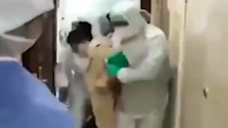 video nguoi dan vu han bi cuong che cach ly trong tam dich virus corona