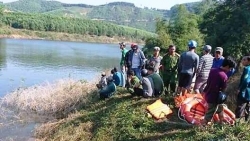 thua thien hue thuyen cho 12 nguoi lat up khien 3 nguoi mat tich