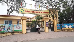 vu thay giao ha noi bi to sam so 7 nam sinh chi la dua qua muc