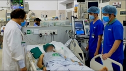 Bệnh viện Bạch Mai cứu sống bệnh nhân ngay trước giờ phong tỏa vì Covid-19