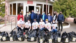 viet kieu tai nga trao qua tu thien cho nguoi dan ngheo anh huong covid 19