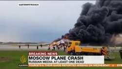 Cận cảnh máy bay Nga bốc cháy trên đường băng khiến 41 người thiệt mạng