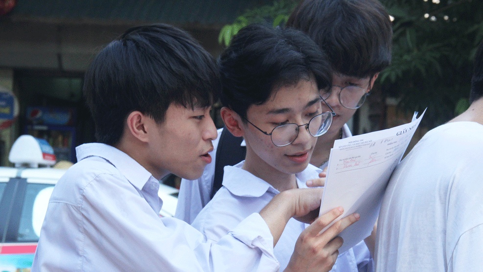 Giám thị kí nhầm, 3 thí sinh ở Lào Cai phải làm lại bài thi môn Văn
