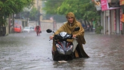 Bão số 3 cách Hải Phòng - Quảng Ninh 150km, Hà Nội mưa rào toàn thành phố