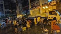 Hà Nội: 5 tiếng đồng hồ, hơn 2.000 cuộc điện thoại cầu cứu nước sạch