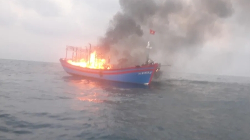 tau ca boc chay giua bien 7 ngu dan duoc cuu ho thanh cong