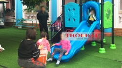 vu be trai 3 tuoi tu vong o cau truot phu huynh truong mam non phu lo noi gi