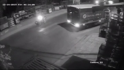 clip thao chay sau giat tui xach ten cuop lao vao xe tai tu vong tai cho