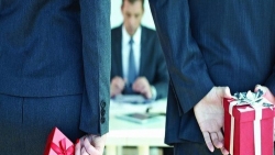 ha noi cam bieu tang qua tet lanh dao