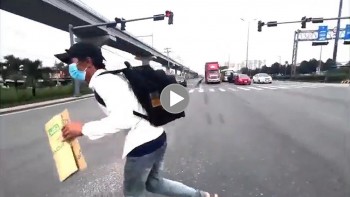 thu doan gia kho de xin tien ve que cua nam thanh nien cao to bi vach tran