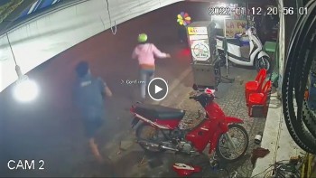 vua giat duoc tui xach 2 ten trom den dui tu nga trong luc thoat than