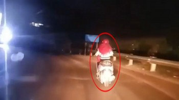 nang luong tich cuc tai xe chieu den giup nguoi phu nu thoat khoi ke xau