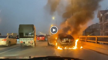 toan canh vu xe o to chay tro khung tren duong vanh dai 3