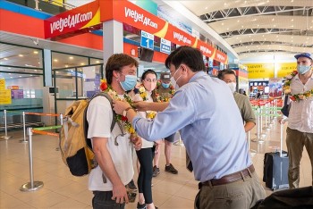 nguoi mang hinh anh son doong ra the gioi co mat trong doan lam phim quoc te ve quang binh