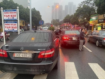 dien bien moi nhat vu 2 xe mercedes e300 trung bien so toi khong giu gi cua ho ma toi phai tra