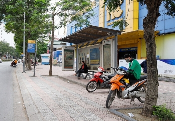 Bắt 2 tên cướp tại điểm chờ xe buýt