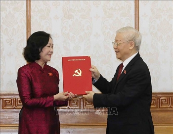 Tổng Bí thư Nguyễn Phú Trọng trao quyết định phân công Trưởng ban Tổ chức Trung ương và Trưởng ban Dân vận Trung ương