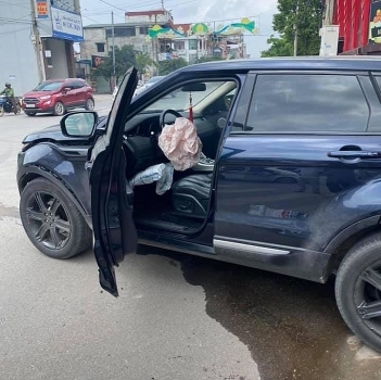 xe sang range rover tong taxi 4 nguoi thuong vong