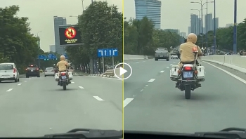 csgt mo duong cho xe cho san phu den benh vien