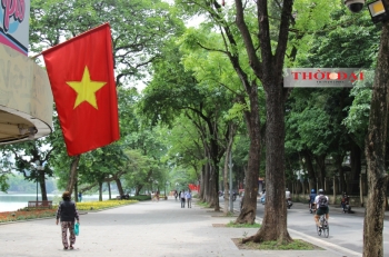 ha noi tam dung to chuc cac le hoi va pho di bo ho guom
