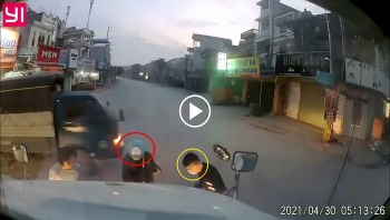 lao thang vao dau xe container 2 thanh nien thoat chet trong gang tac