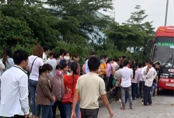 chu xe khach bi phat gan 70 trieu dong vi cho qua 23 nguoi