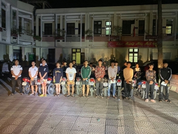dung mang xa hoi lien lac de tu tap dua xe xung quanh thanh co son tay