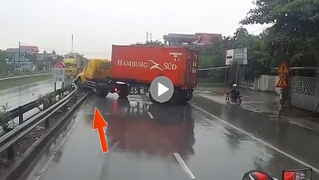 container mat lai truot dai tren duong huc bay dai phan cach