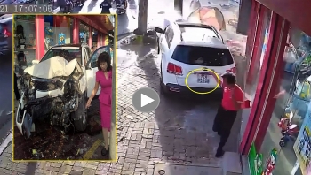 Đạp nhầm chân ga, nữ tài xế gây tai nạn liên hoàn
