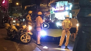 chu nhan sieu xe ferrari 488 gtb bi luc luong chuc nang cong tay tai tphcm