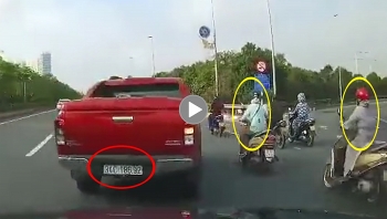 ban tai vuot au cat mat o to roi dam 2 nguoi phu nu di xe may