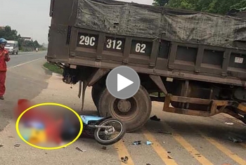 hai nguoi di xe may thuong vong sau khi dam vao xe ben