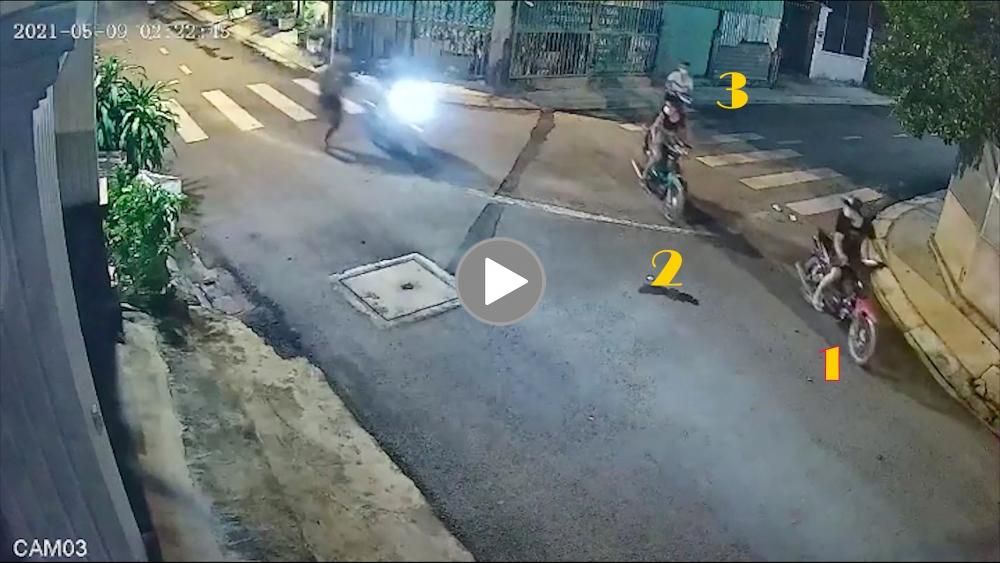 Khoảng khắc 6 thanh niên nửa đêm ”dàn trận” cướp xe máy khiến nhiều người bất an